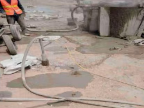 石鼓水泥混凝土路面板底注浆技术 路面脱空注浆整治方案