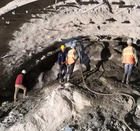 石鼓拱顶带模注浆料的施工流程及注意事项